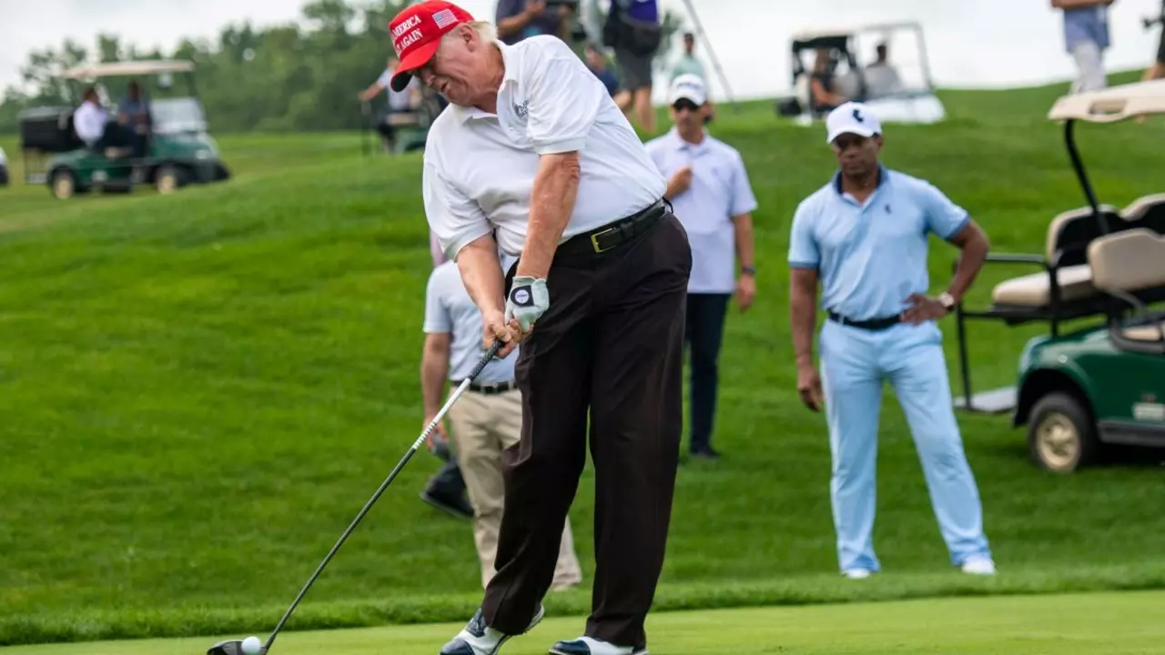 Donald Trump golf üyelikleri için ödeme yapıyor mu?